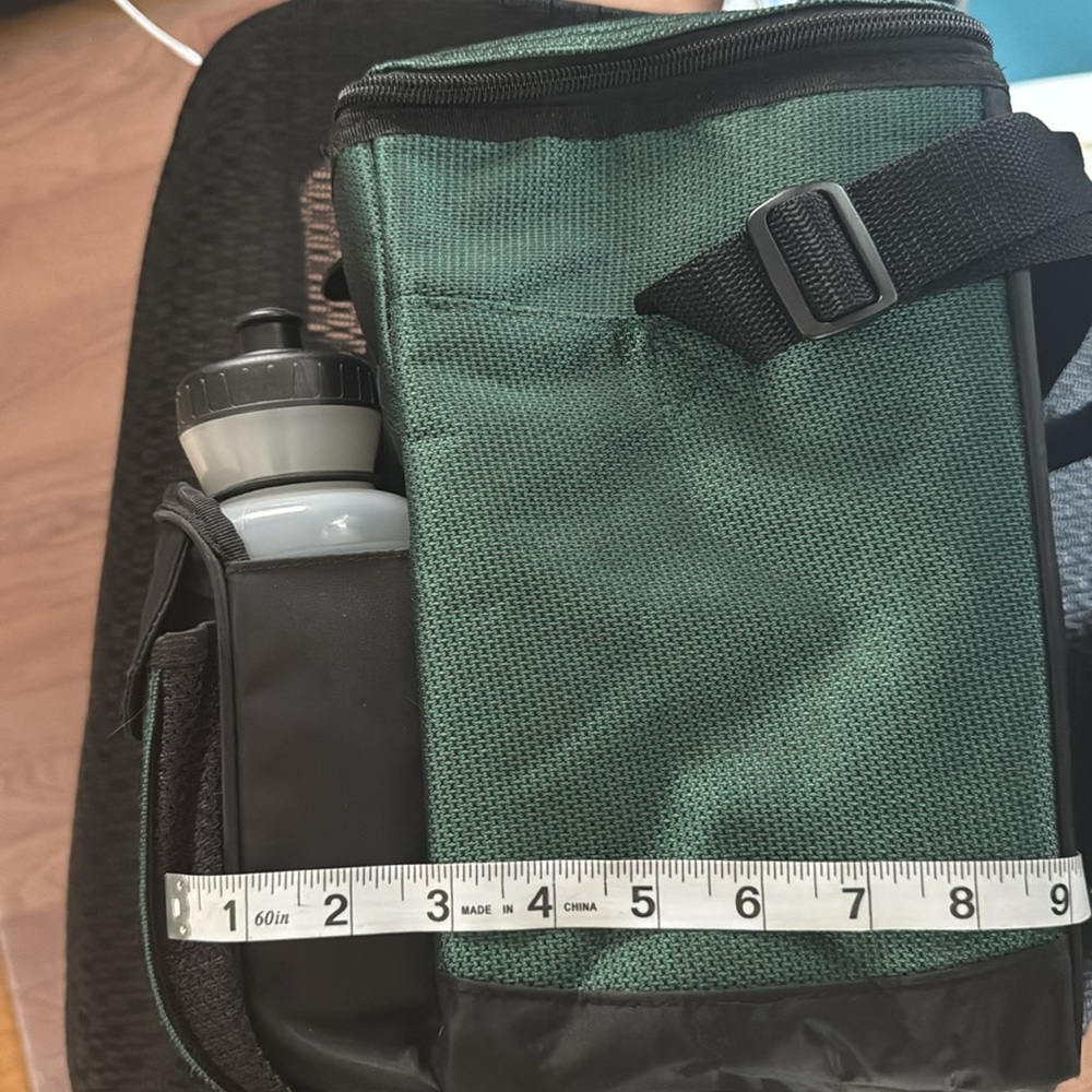 Lunch box With multiple pockets - Picture 9 of 13
